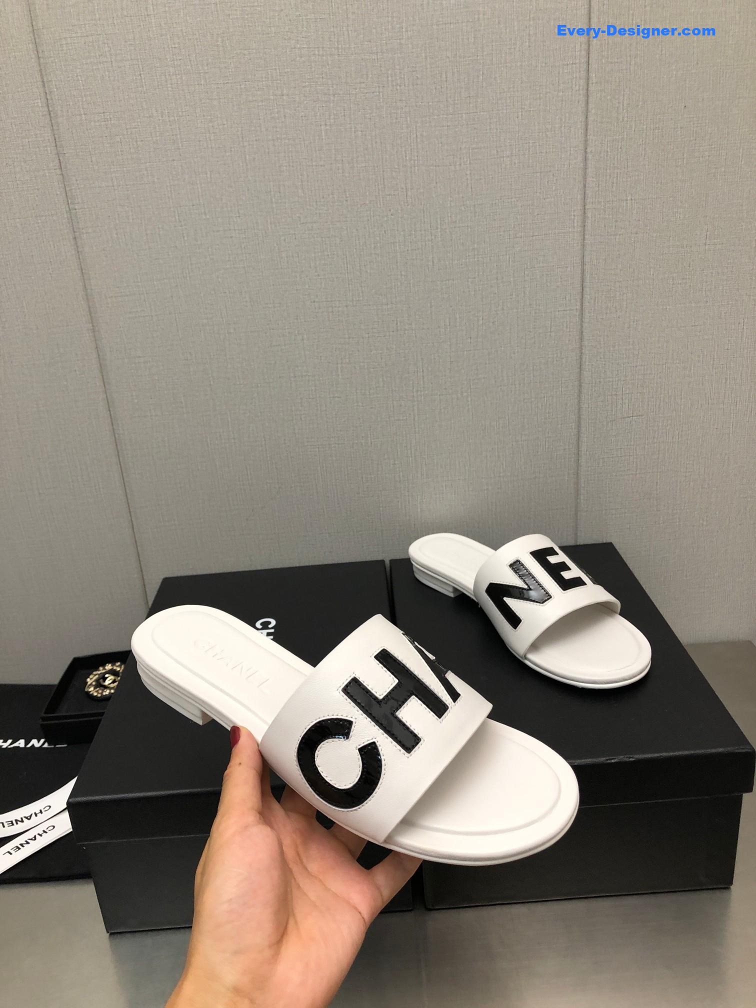 CC color matching letter leather buckle slippers