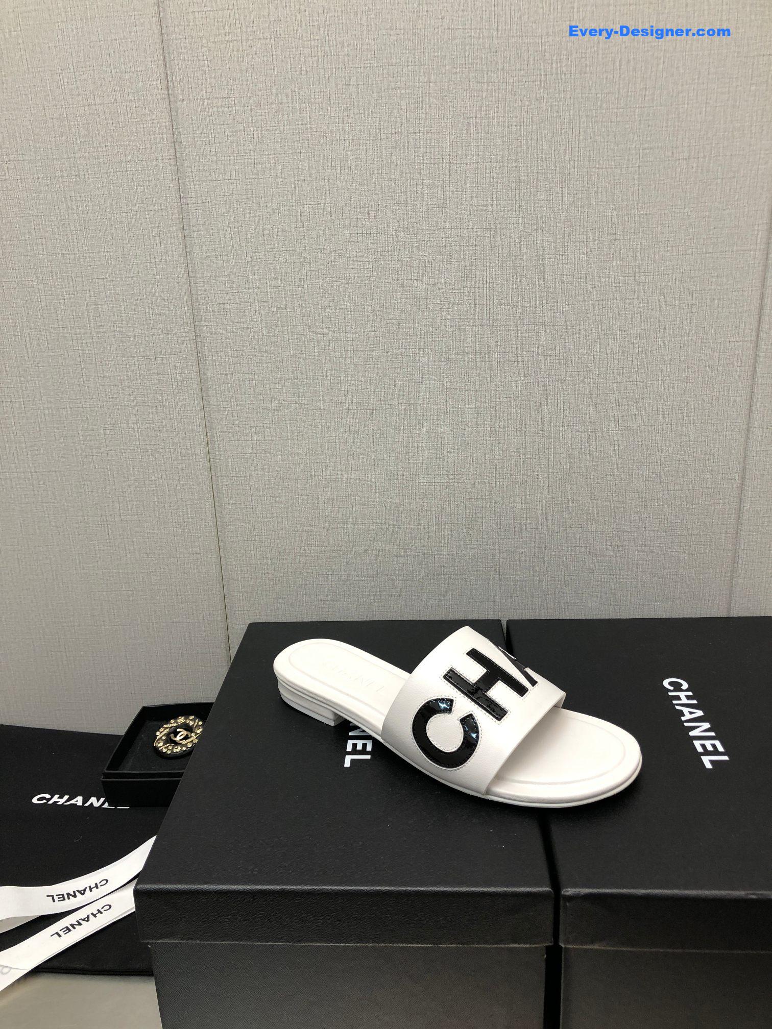 CC color matching letter leather buckle slippers