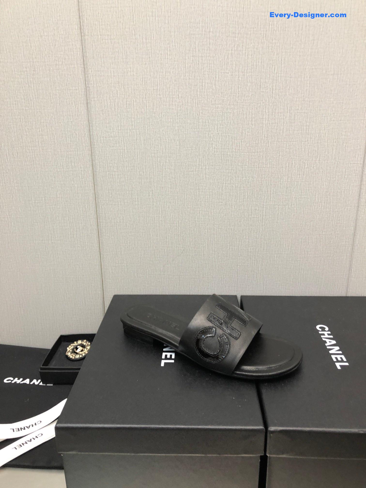 CC color matching letter leather buckle slippers