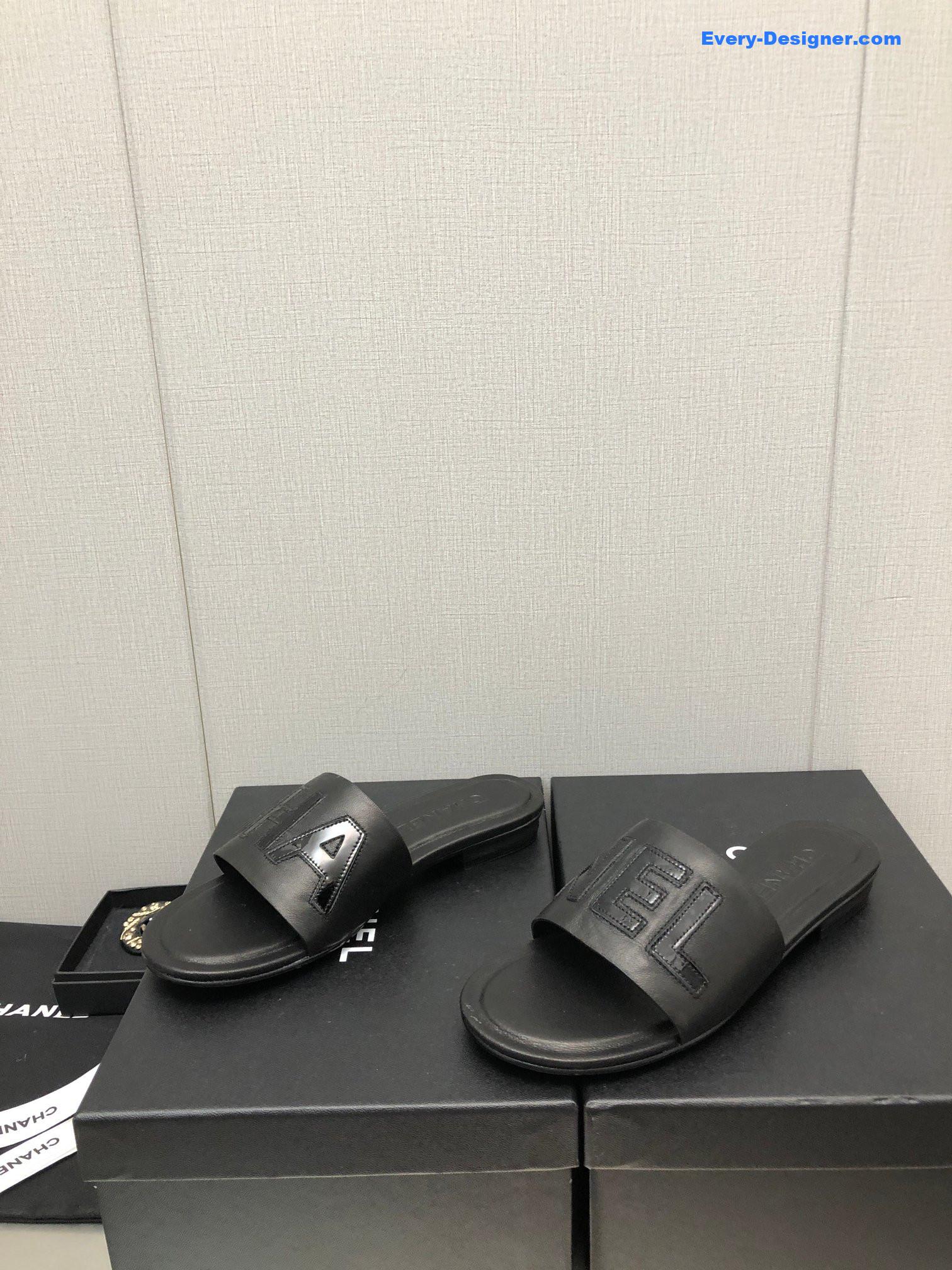 CC color matching letter leather buckle slippers