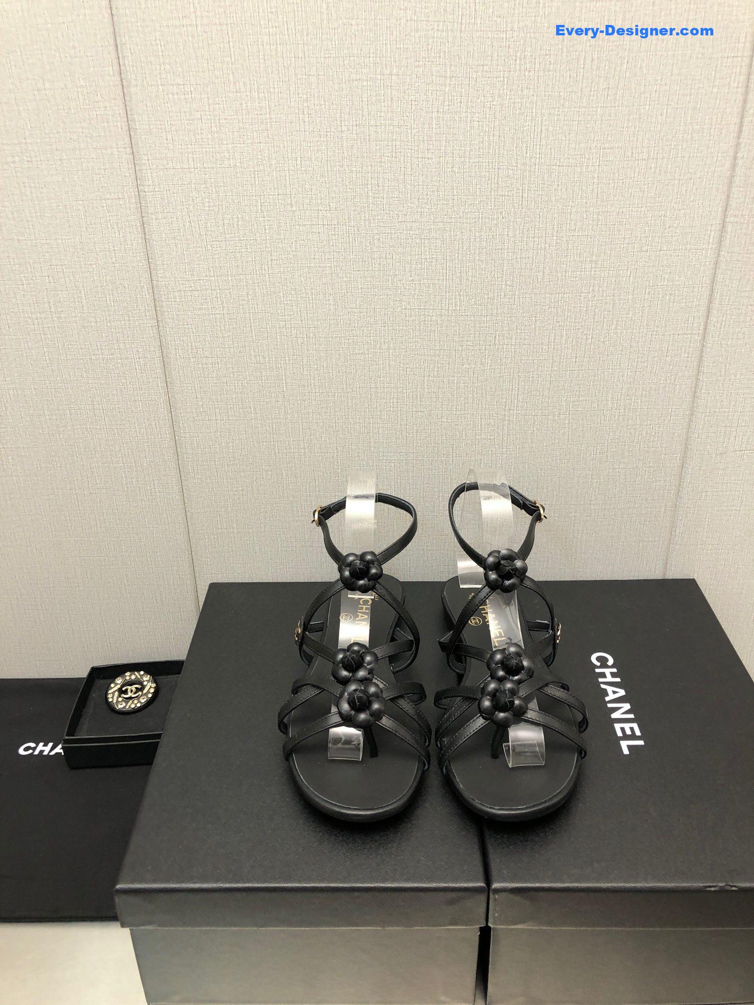 CC classic chain accessories flower sandals