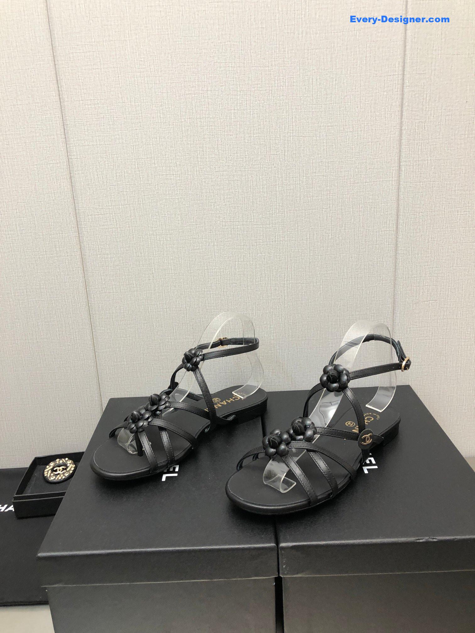 CC classic chain accessories flower sandals