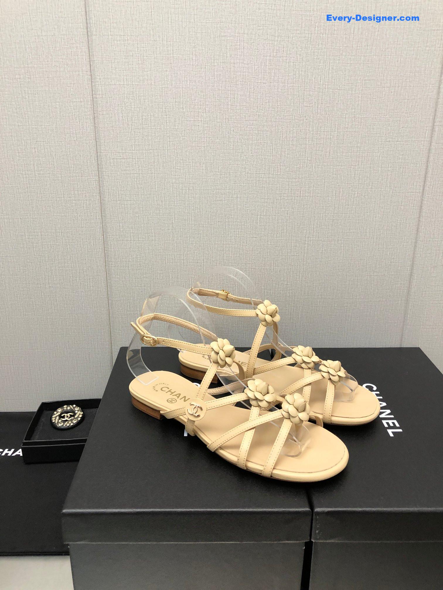 CC classic chain accessories flower sandals