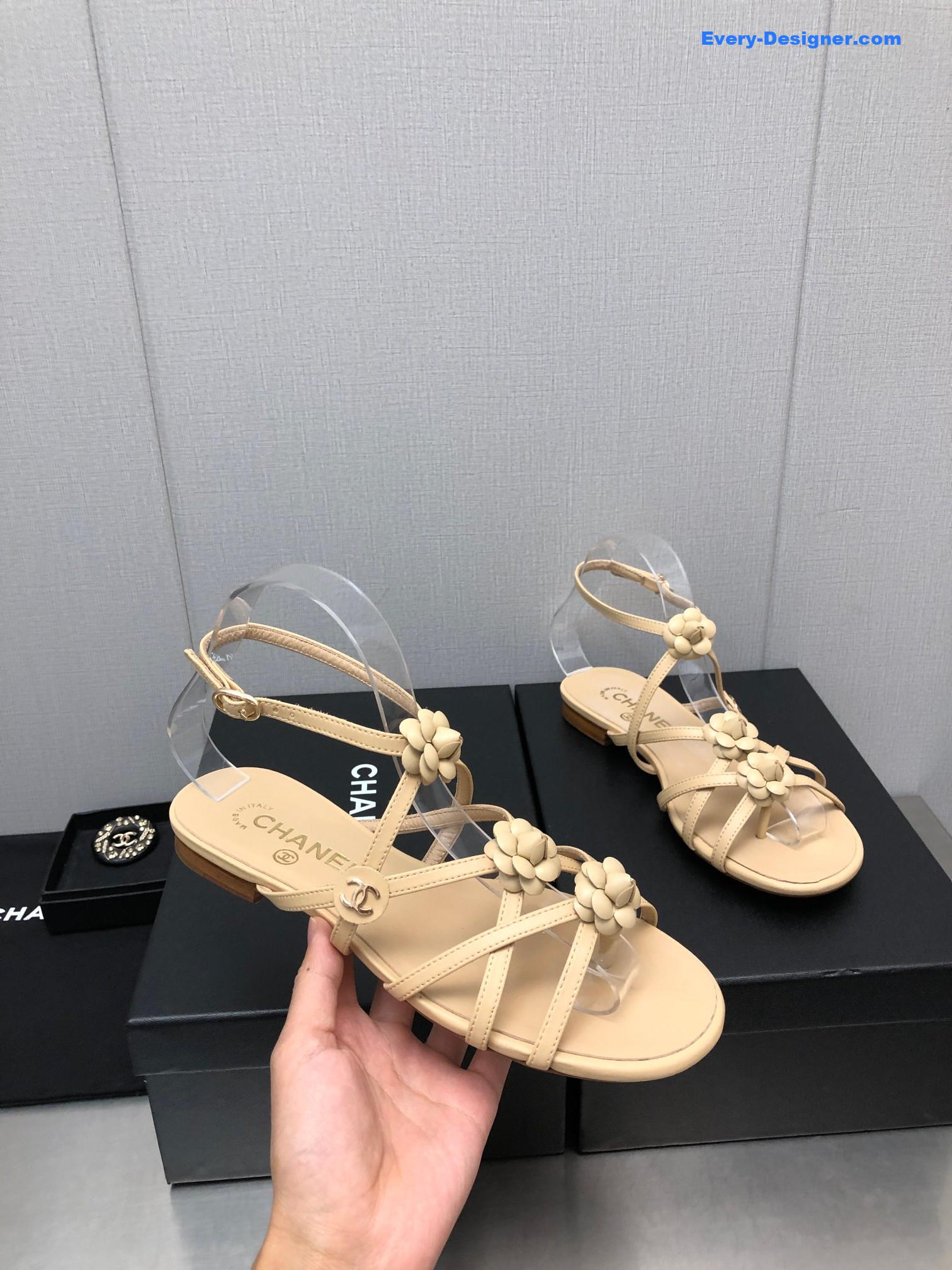 CC classic chain accessories flower sandals