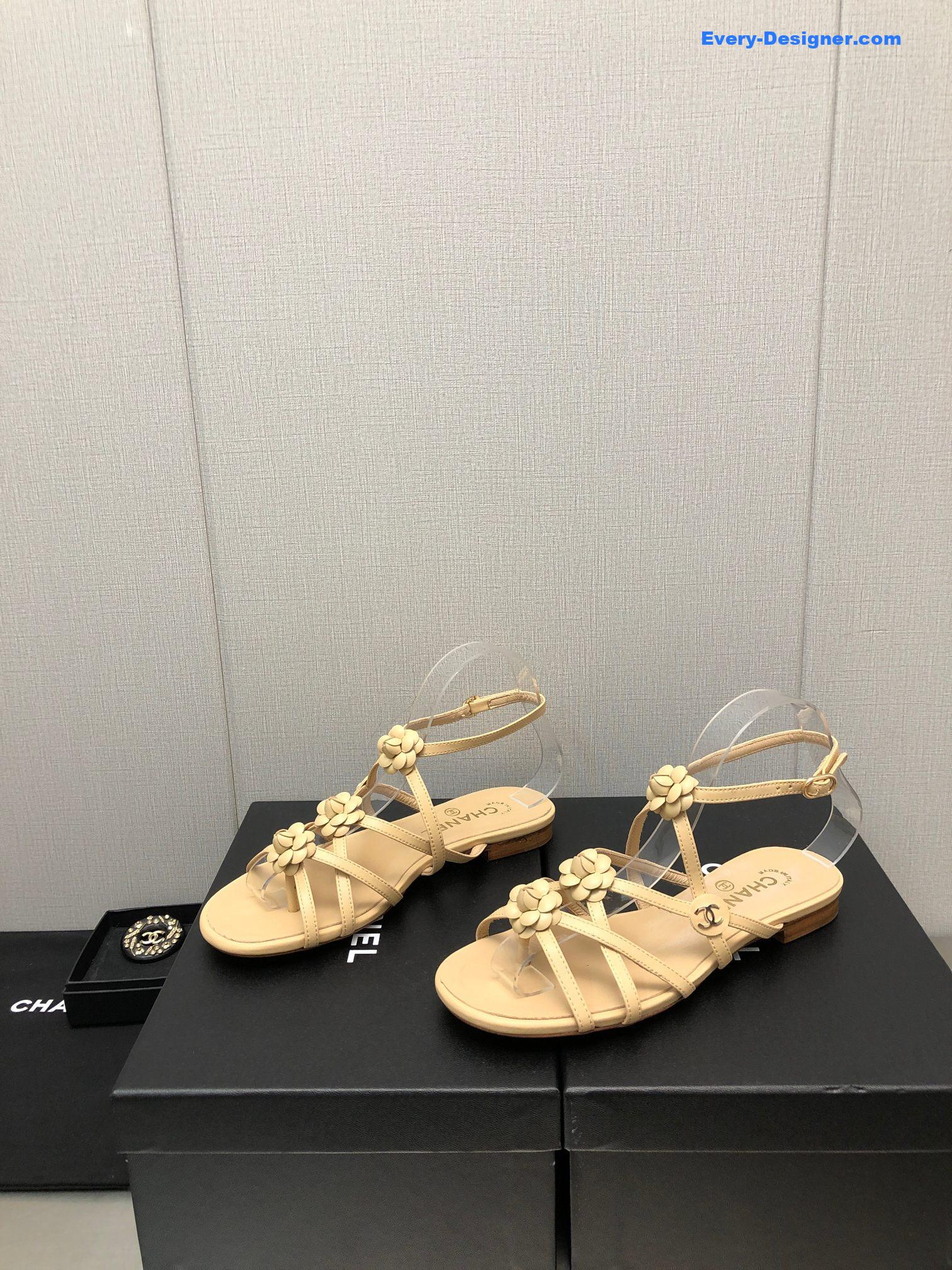 CC classic chain accessories flower sandals