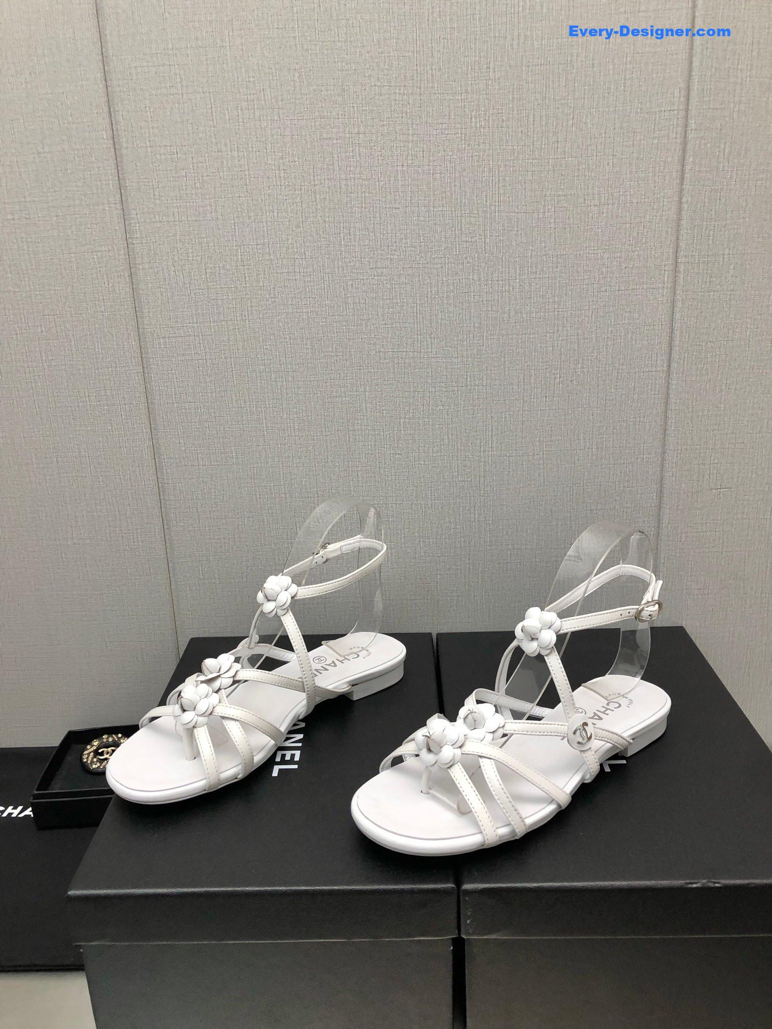 CC classic chain accessories flower sandals