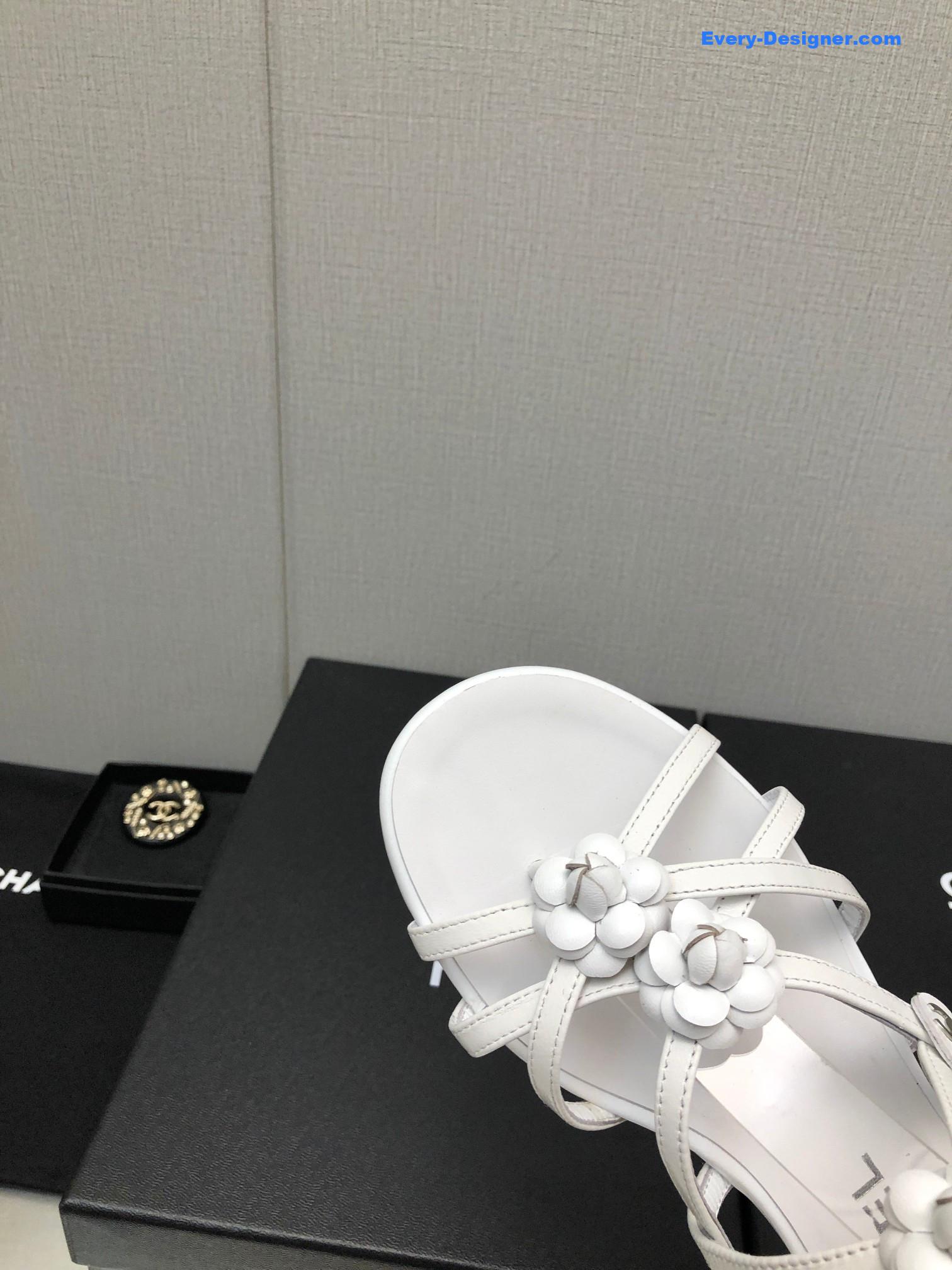 CC classic chain accessories flower sandals