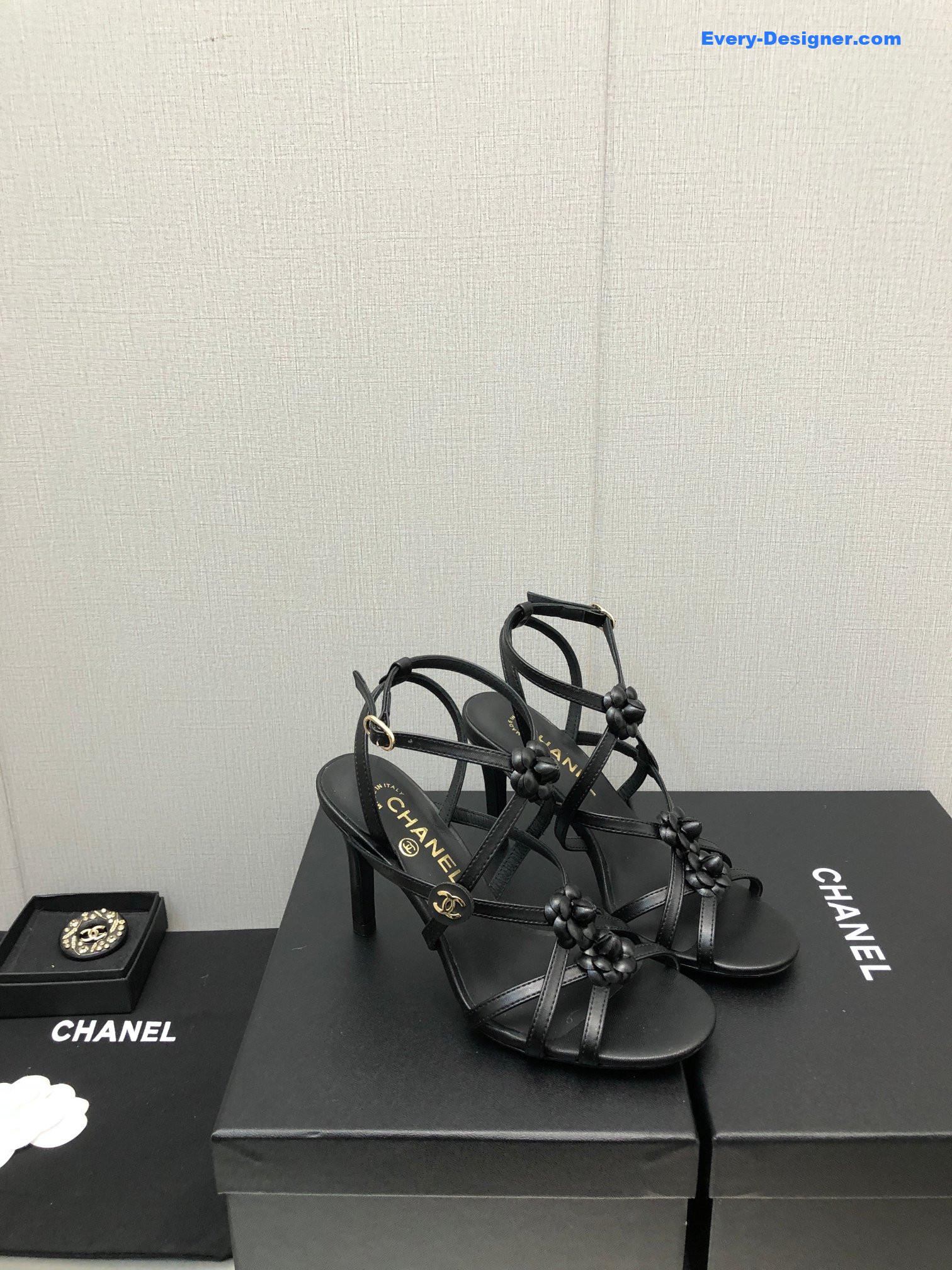 CC classic chain accessories flower sandals