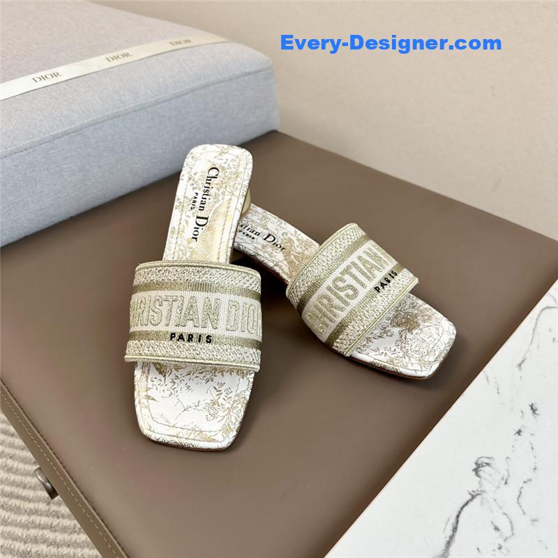 D10r logo embroidered slippers