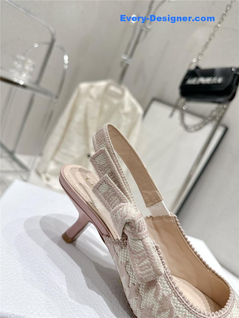 D10r kitten heel high heels