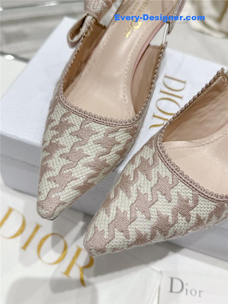 D10r kitten heel high heels