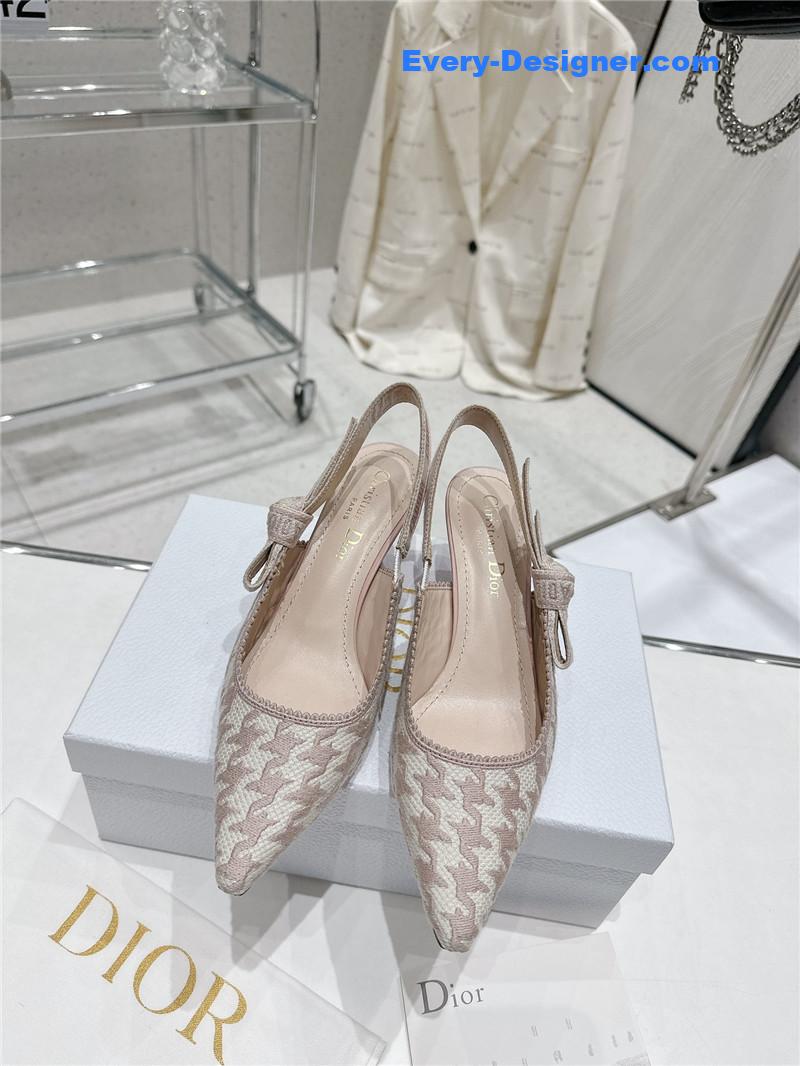 D10r kitten heel high heels