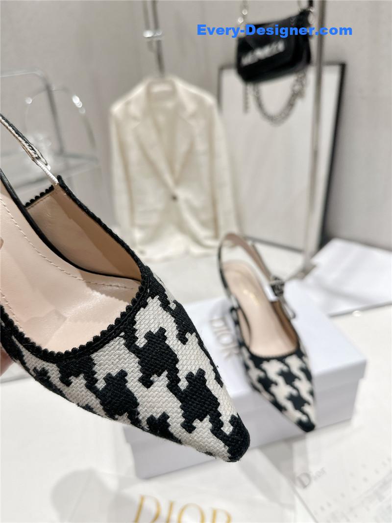 D10r kitten heel high heels