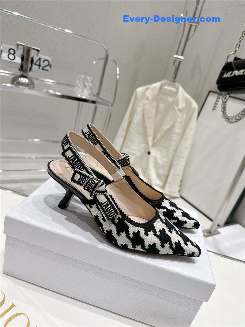 D10r kitten heel high heels