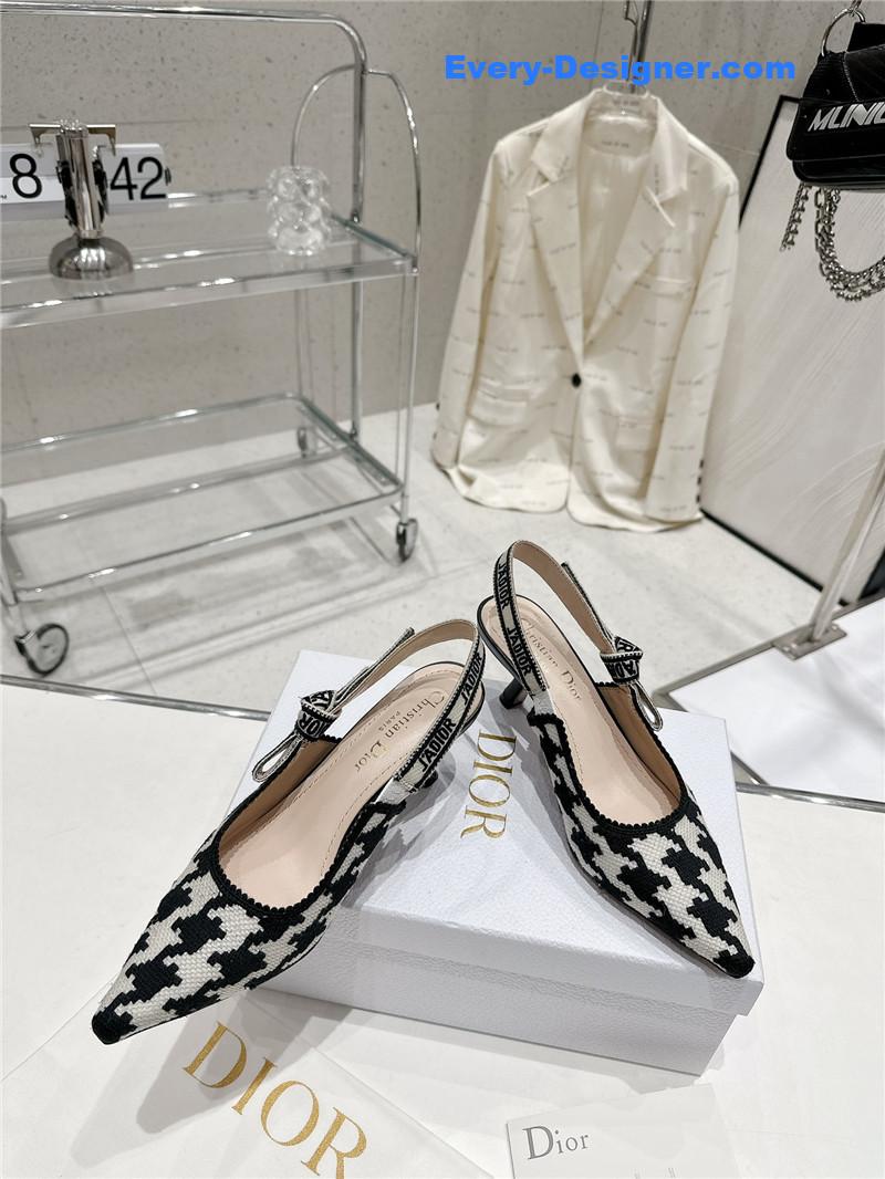 D10r kitten heel high heels