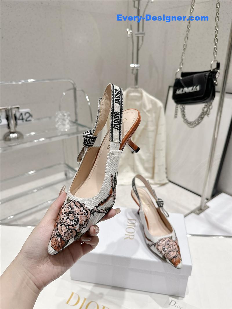 D10r kitten heel high heels