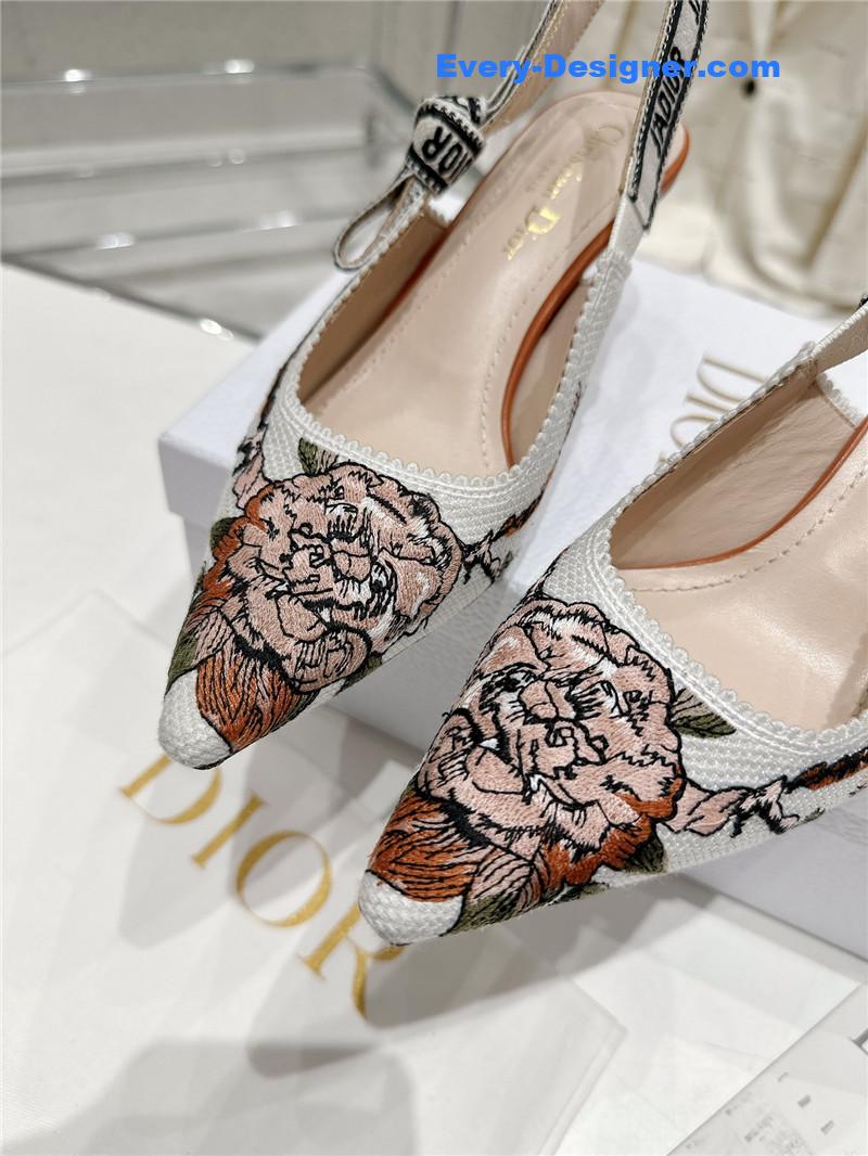 D10r kitten heel high heels