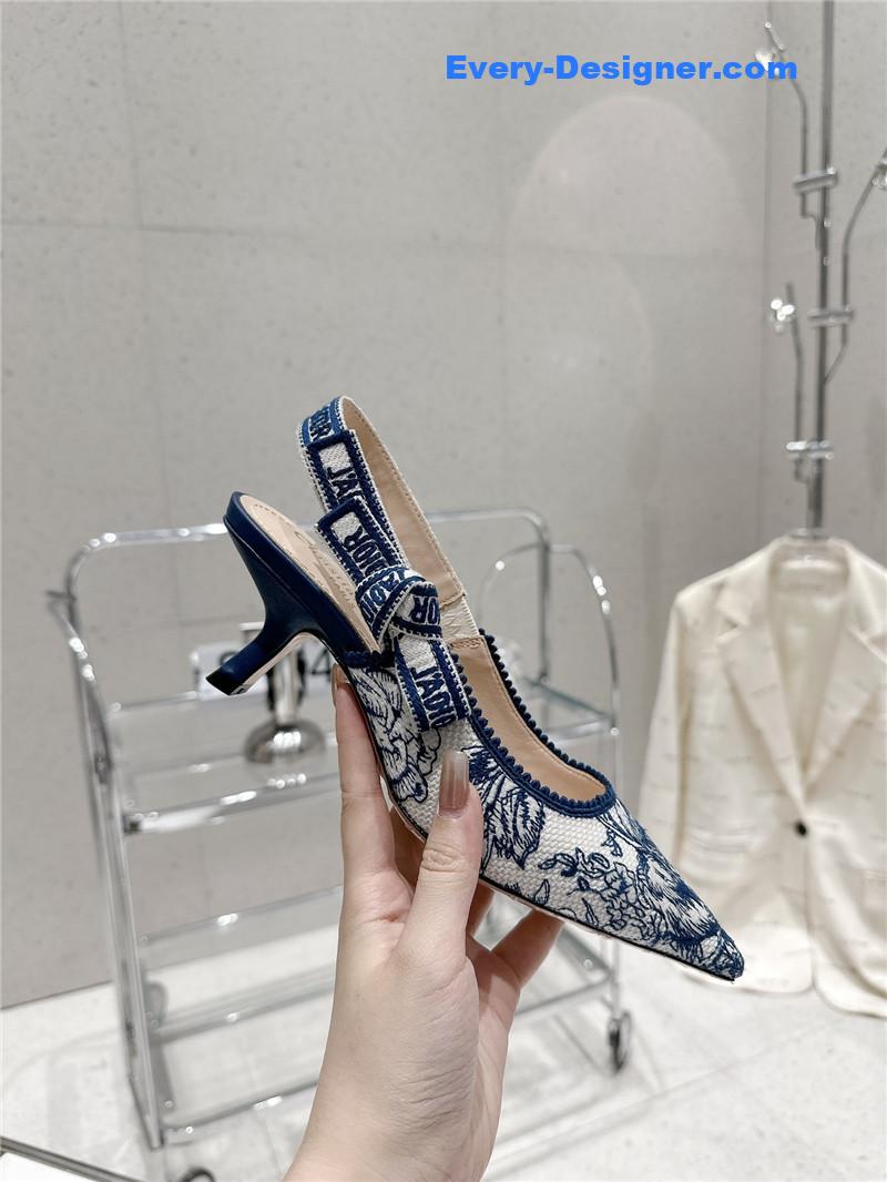 D10r kitten heel high heels