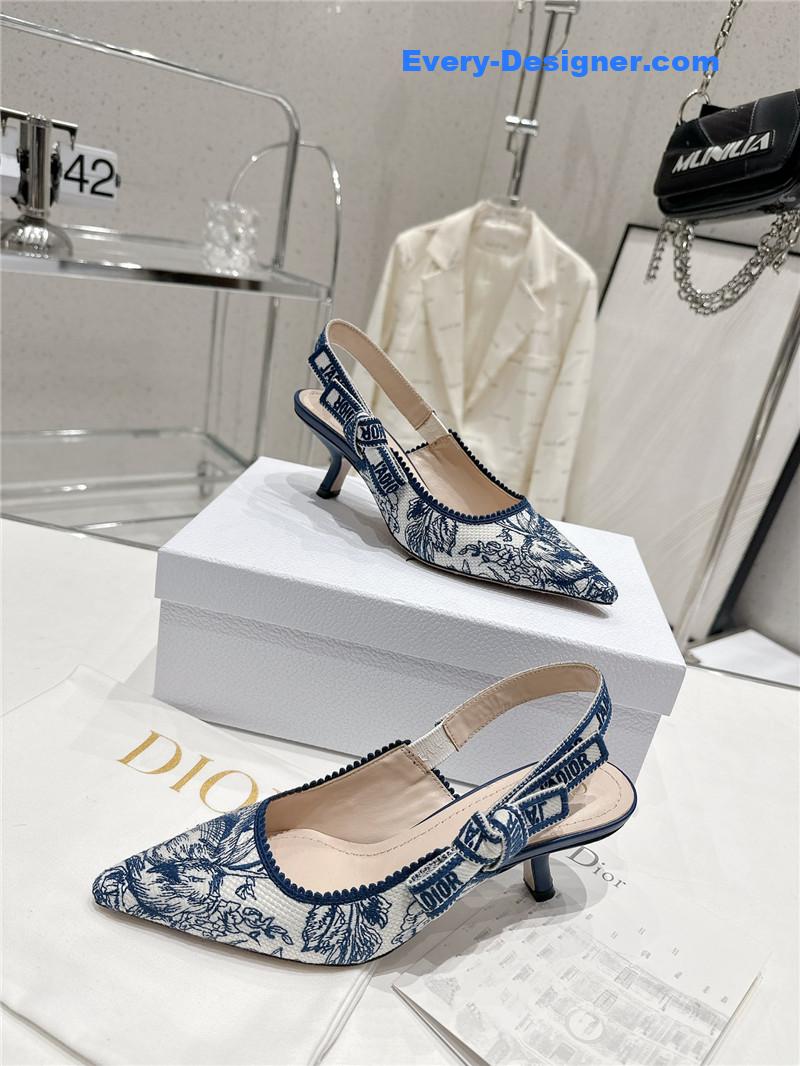 D10r kitten heel high heels