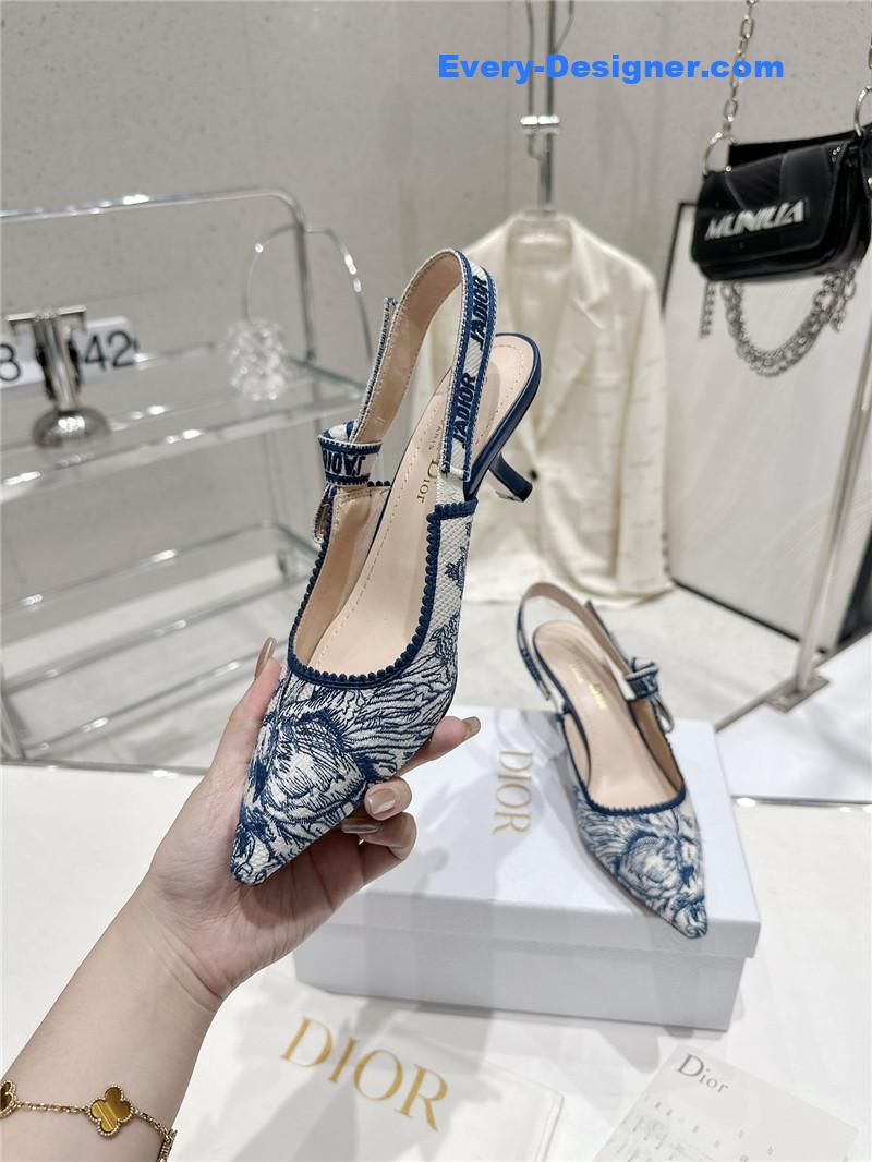 D10r kitten heel high heels