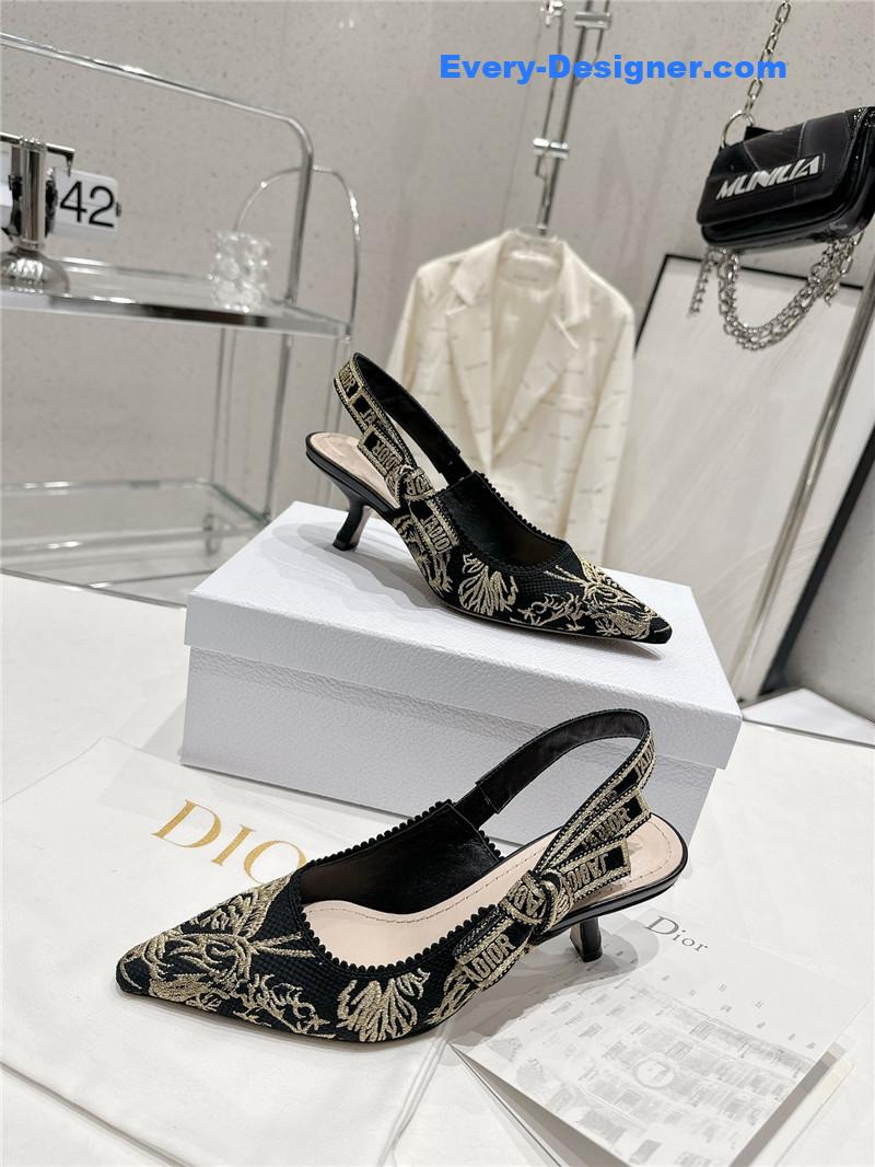 D10r kitten heel high heels