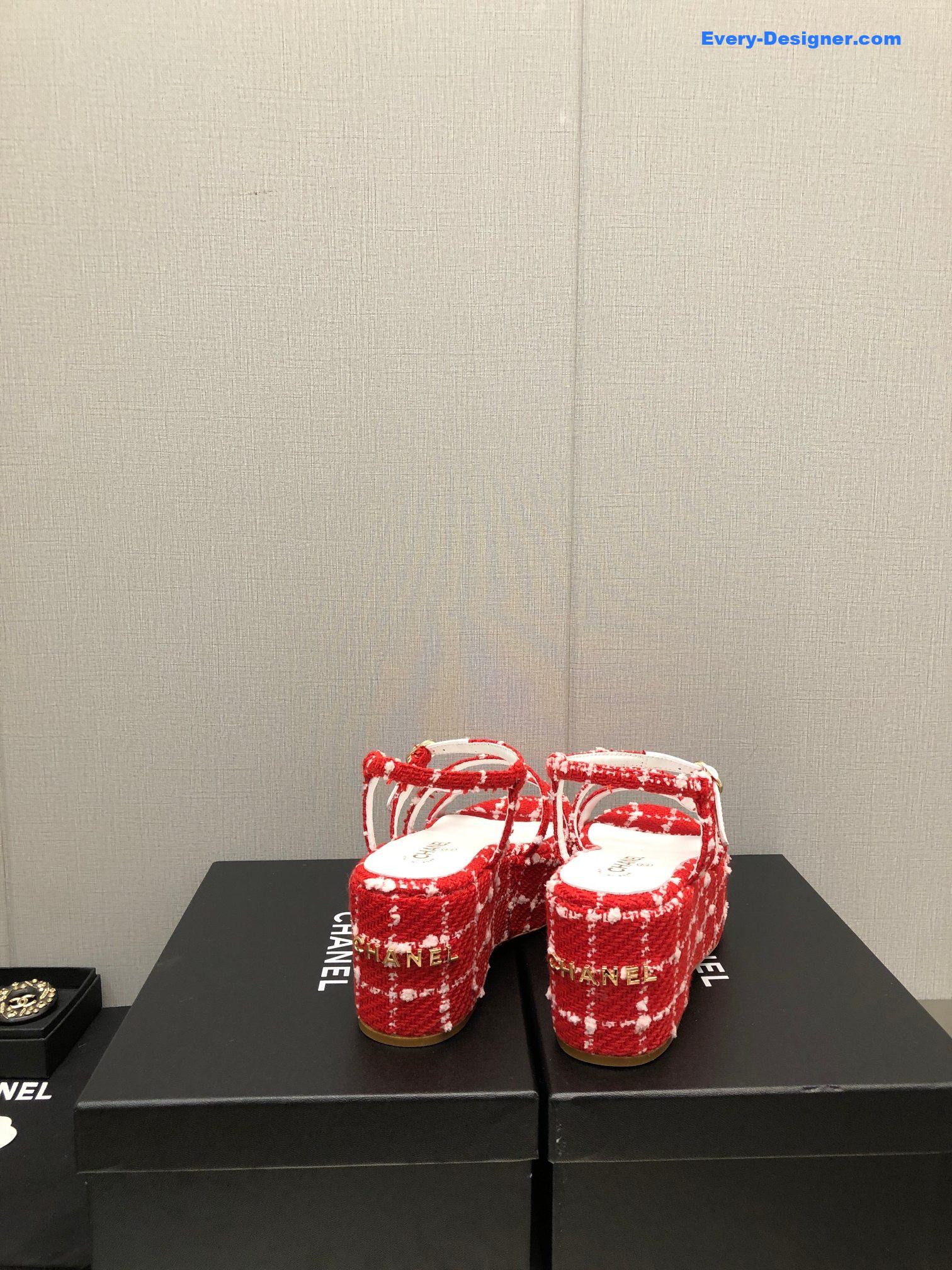 CC back metal logo sandals