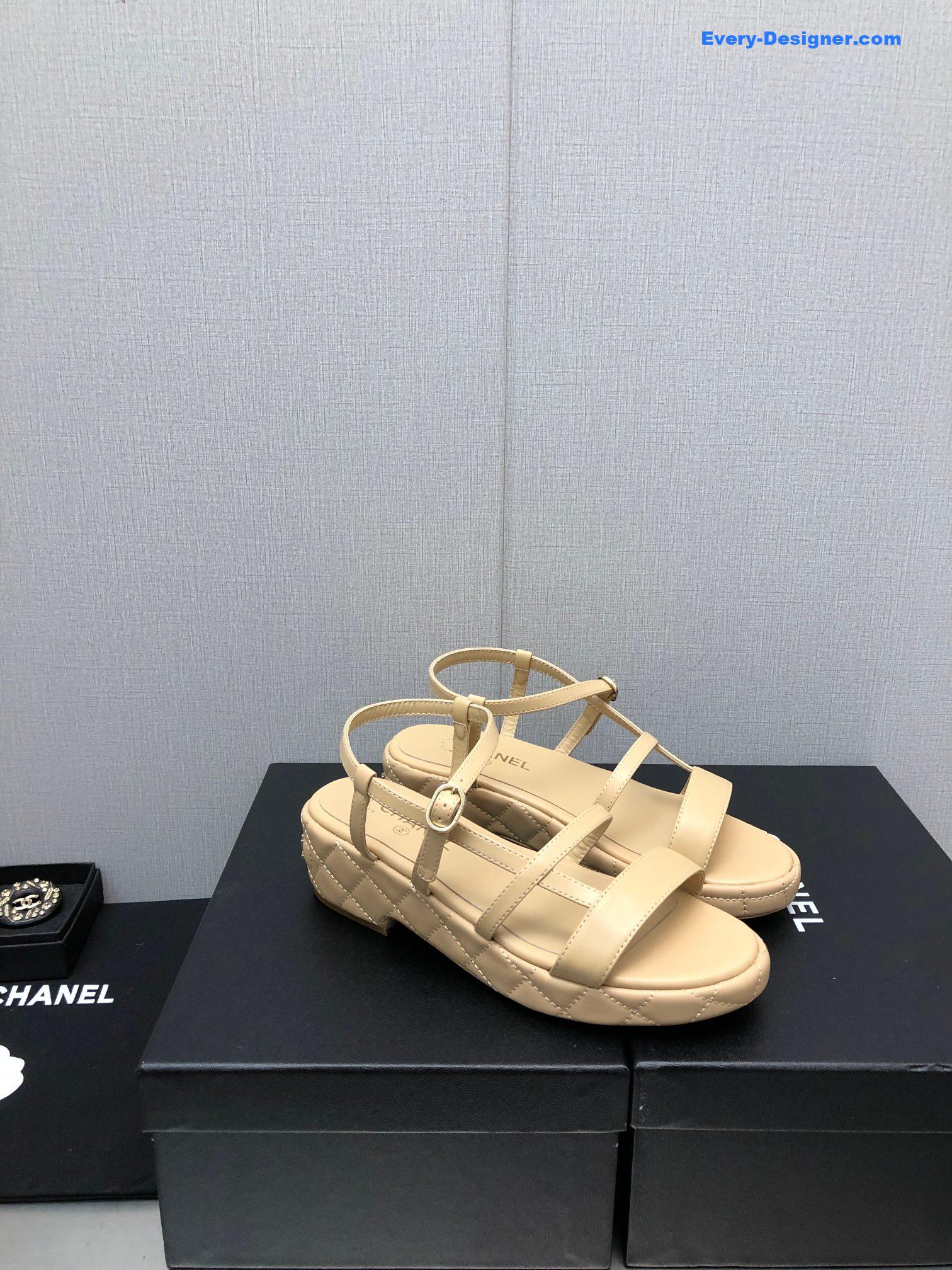 CC back metal logo sandals
