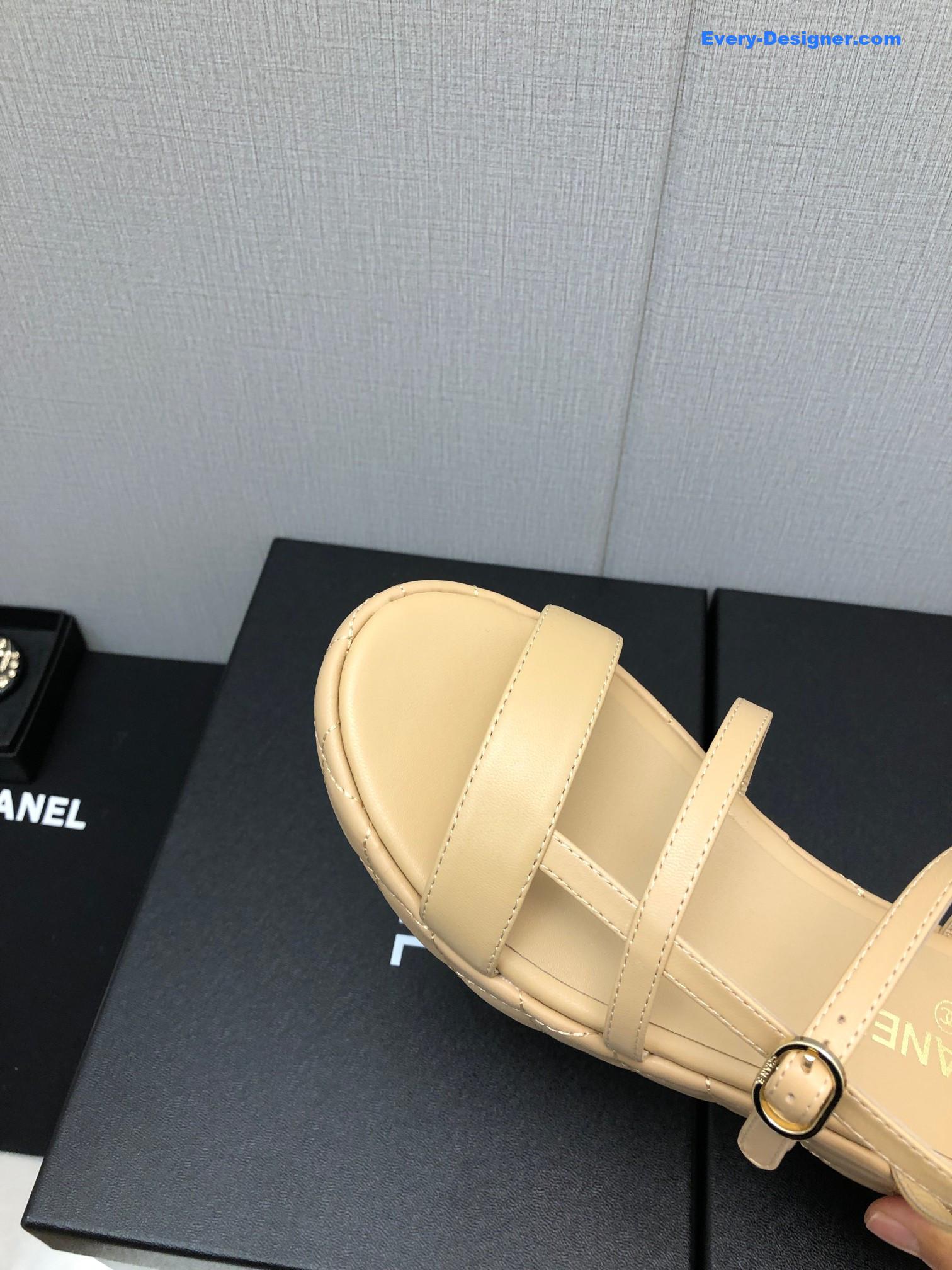 CC back metal logo sandals
