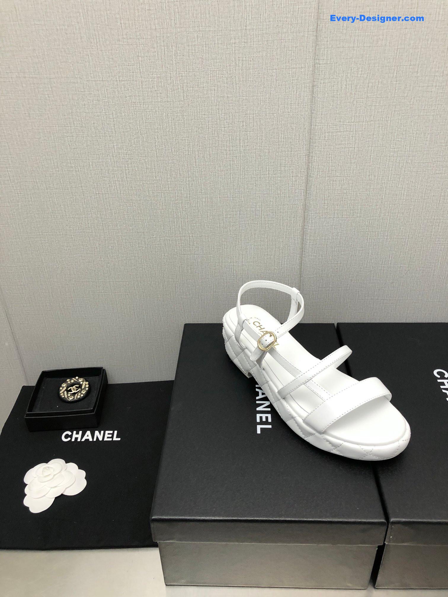 CC back metal logo sandals