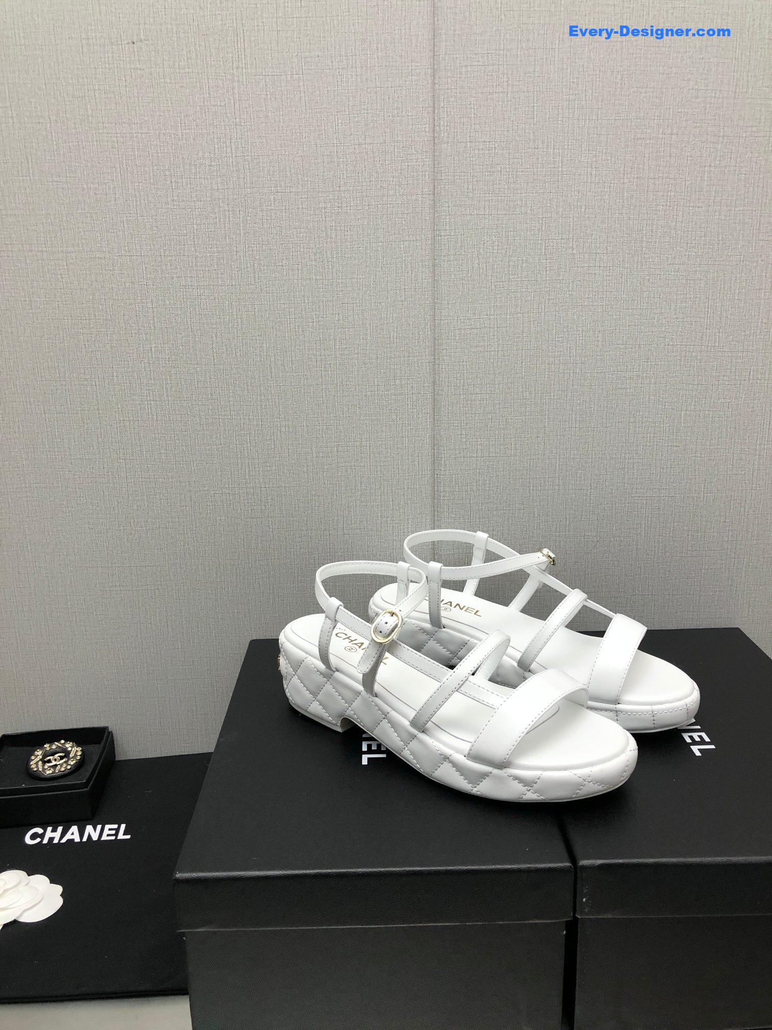 CC back metal logo sandals