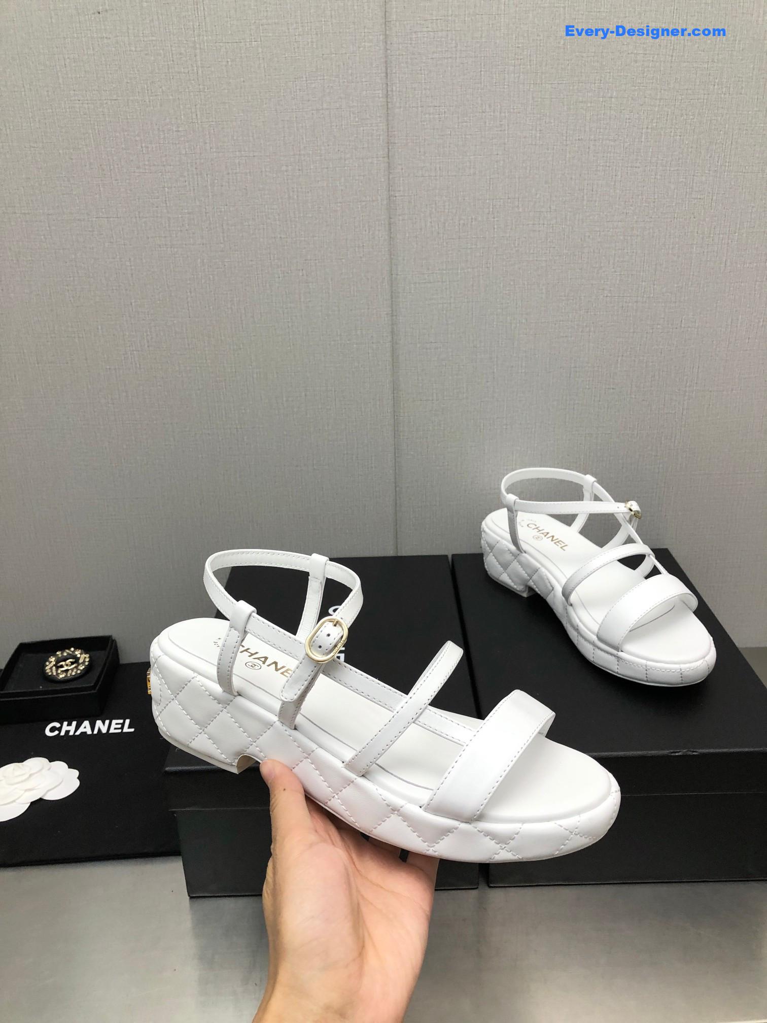 CC back metal logo sandals