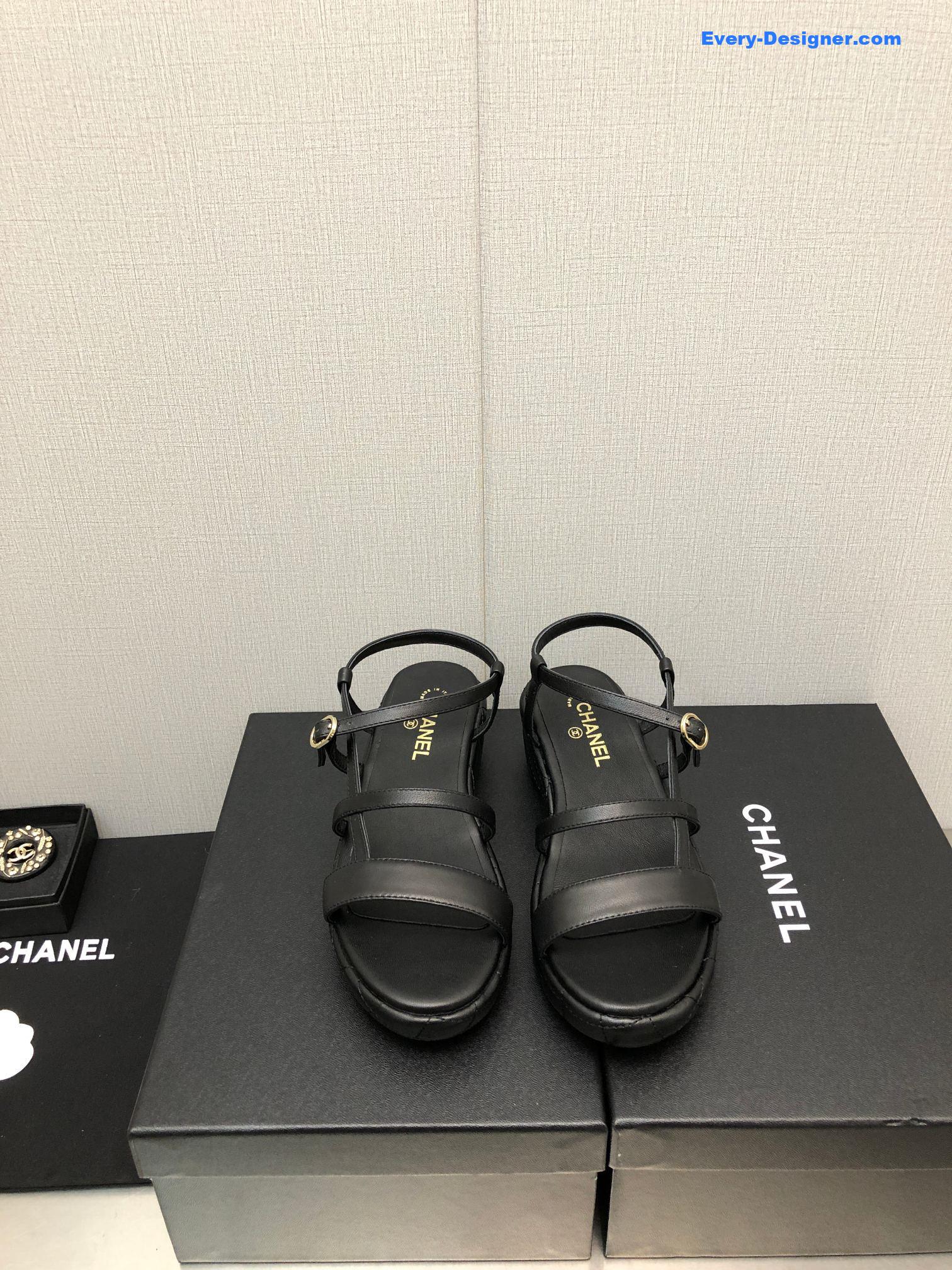 CC back metal logo sandals