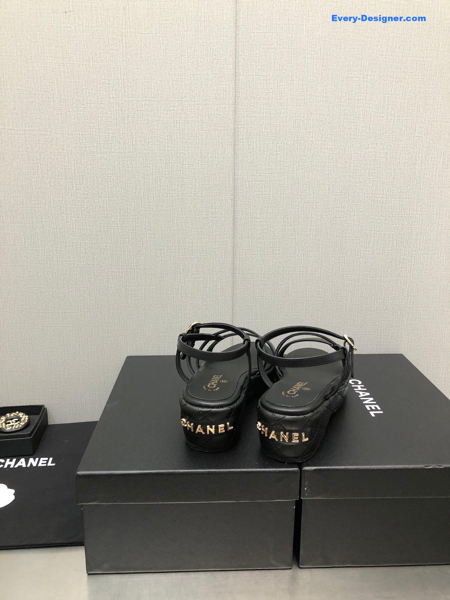 CC back metal logo sandals