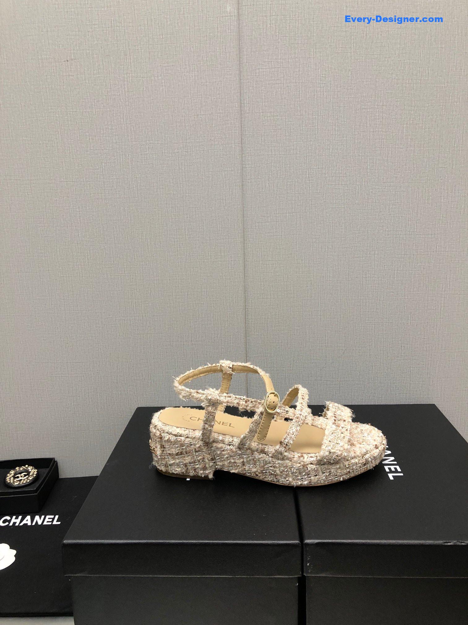 CC back metal logo sandals