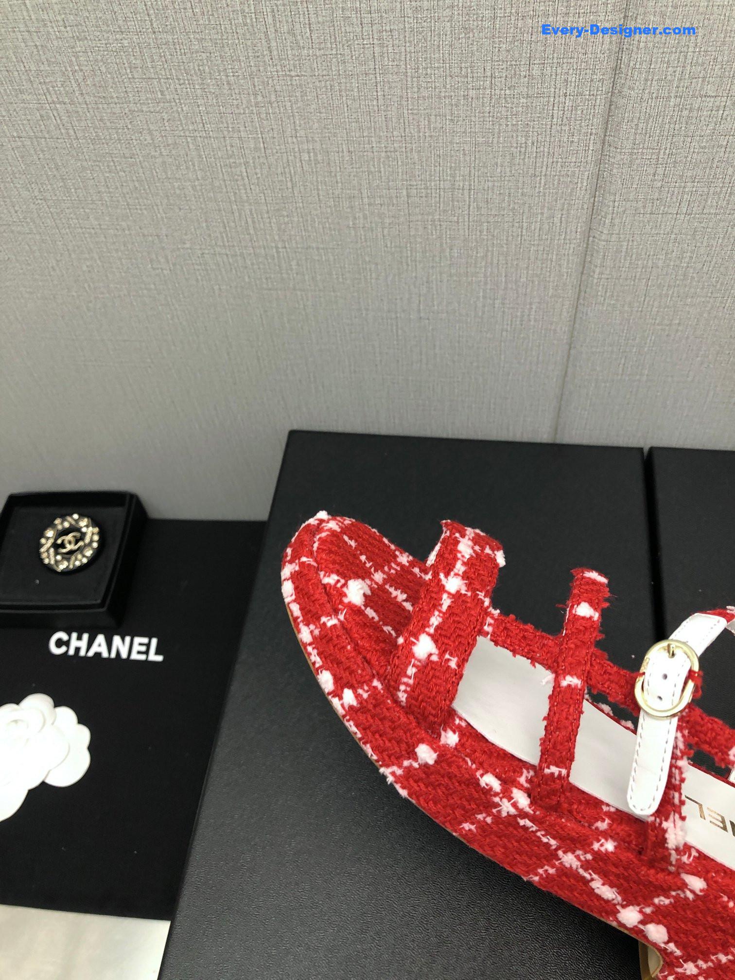 CC back metal logo sandals