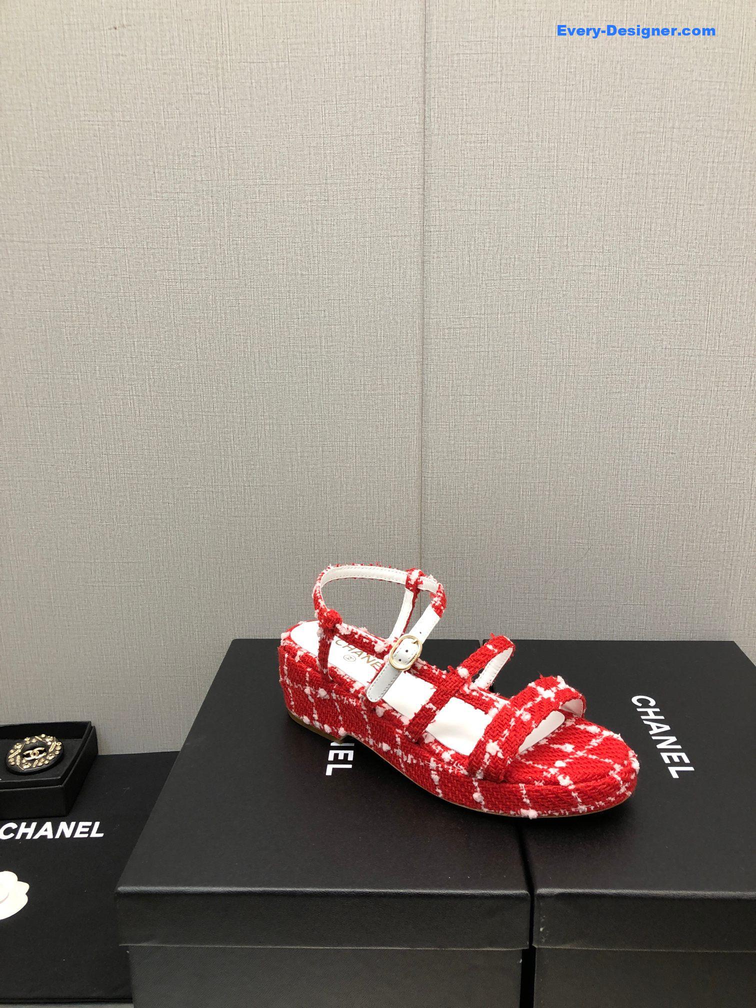 CC back metal logo sandals