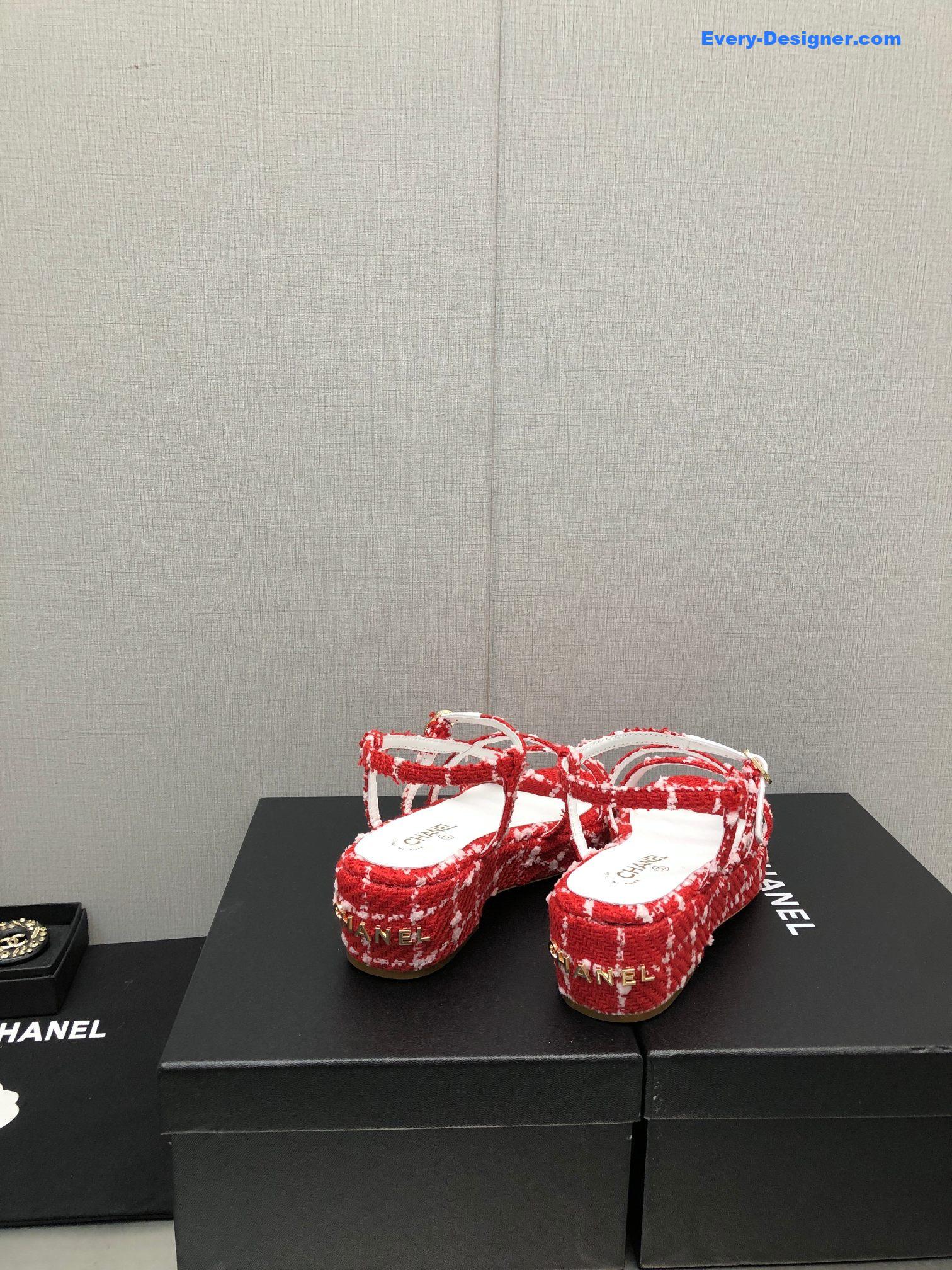 CC back metal logo sandals