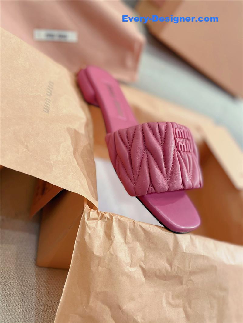 M1um1u slipper sandals in crinkled nappa