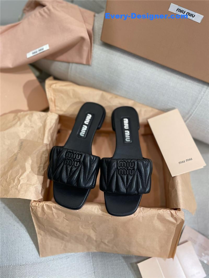 M1um1u slipper sandals in crinkled nappa