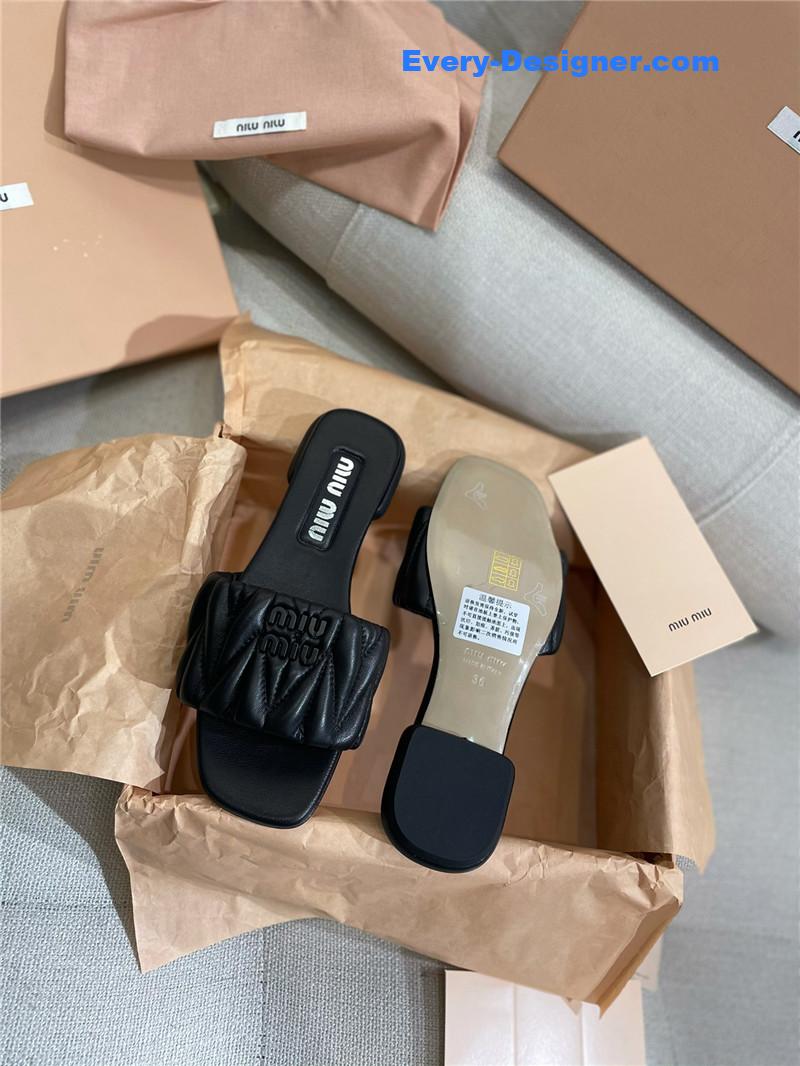 M1um1u slipper sandals in crinkled nappa