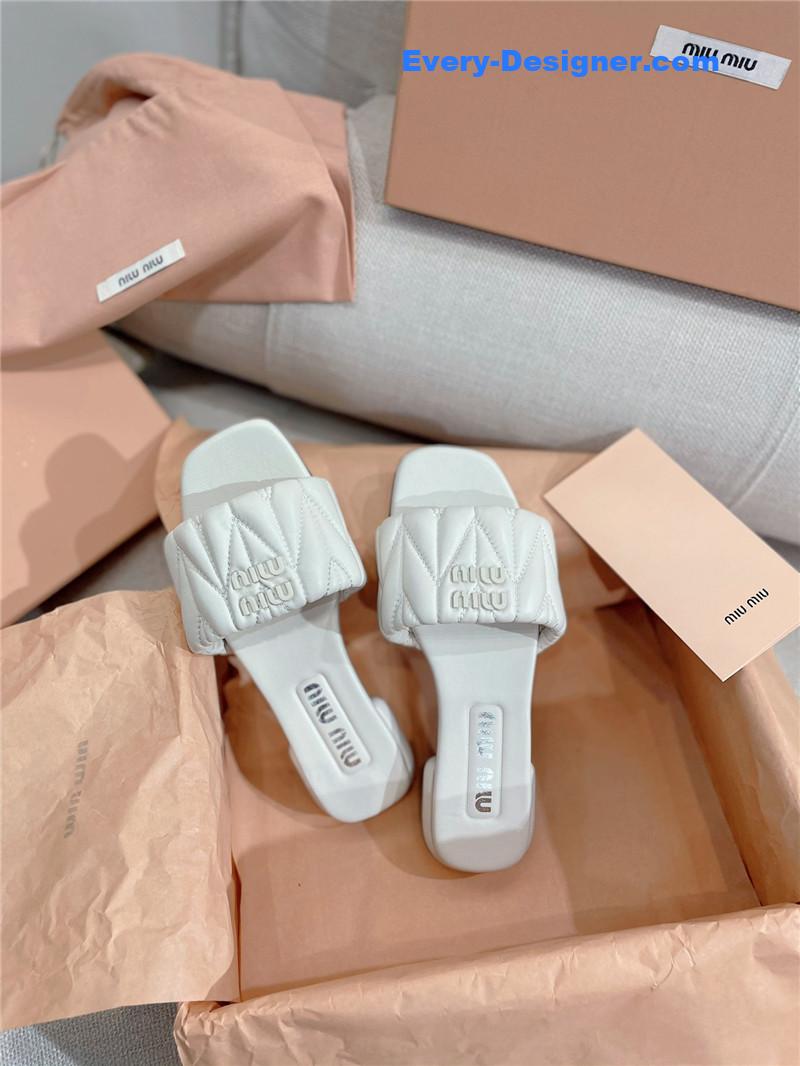 M1um1u slipper sandals in crinkled nappa