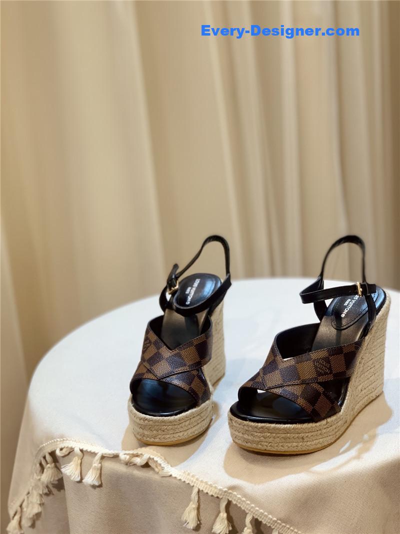 l0vis vvtt0n lv hot D1am0nd wedge sandals
