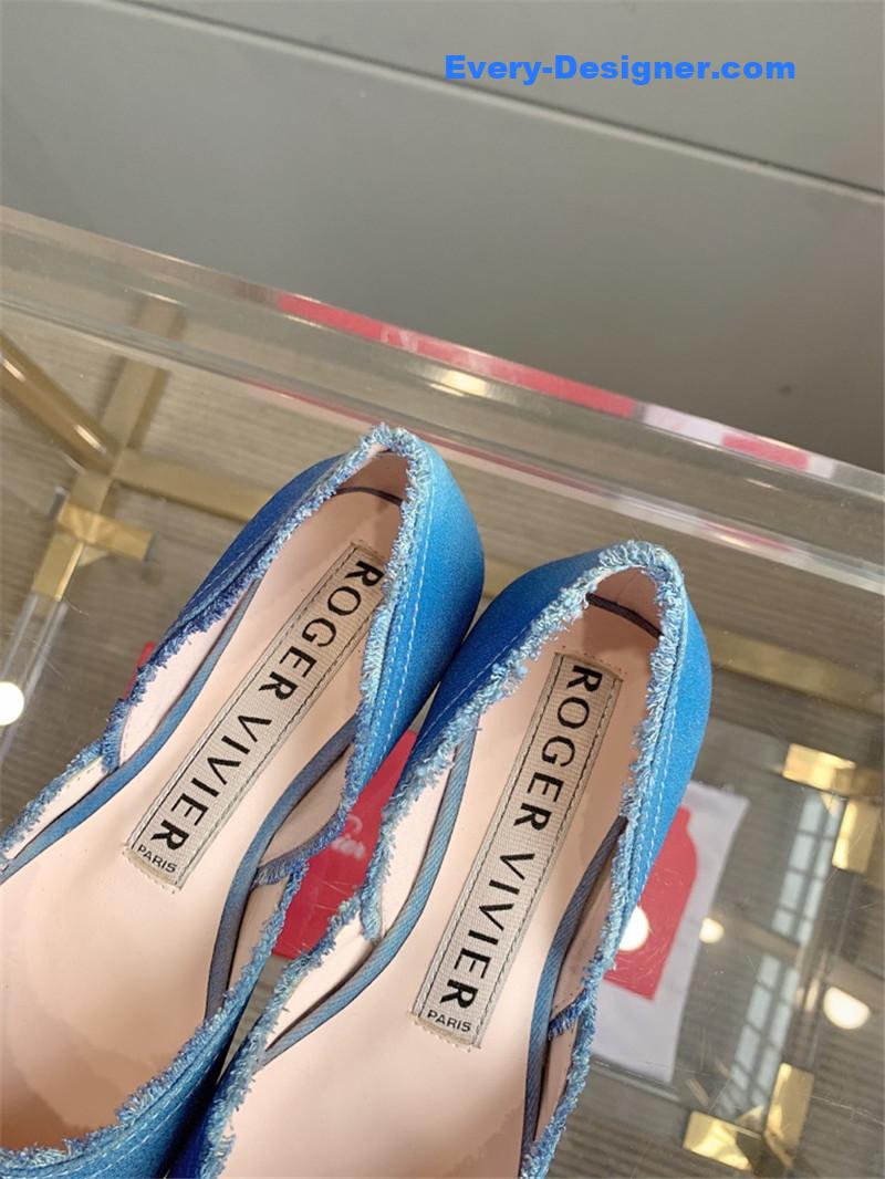 Roger vivier new hollow square buckle flat bottom