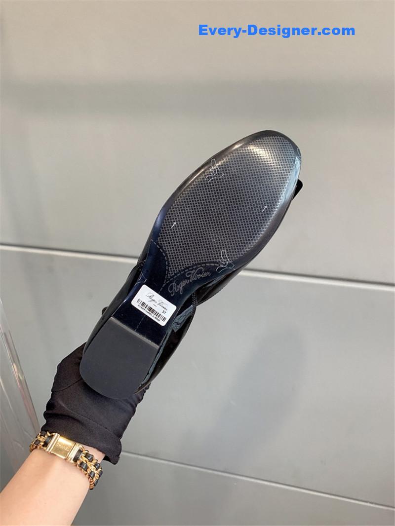 Roger vivier new hollow square buckle flat bottom