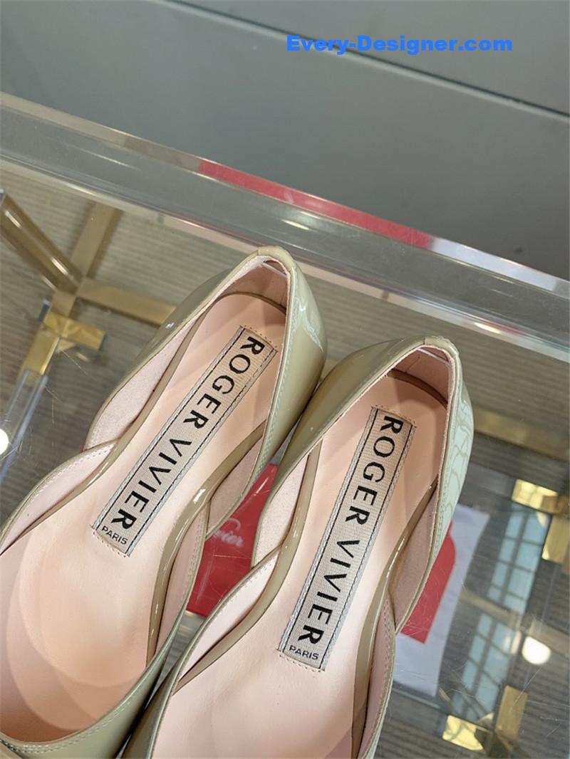 Roger vivier new hollow square buckle flat bottom