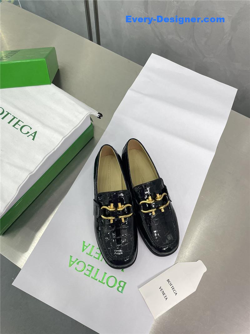 b0tt*ga Ven*ta horseshoe buckle loafers