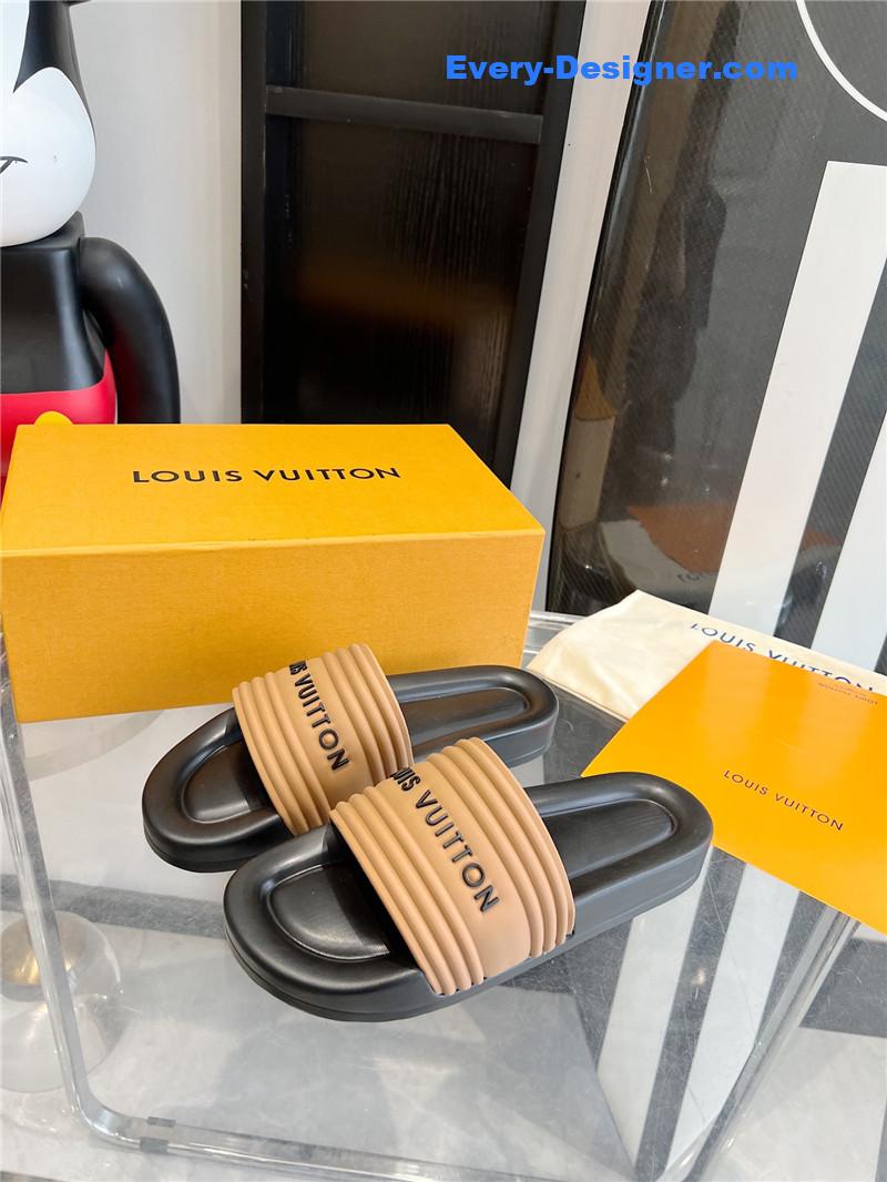 l0vis Vvtt0n lv couple slippers