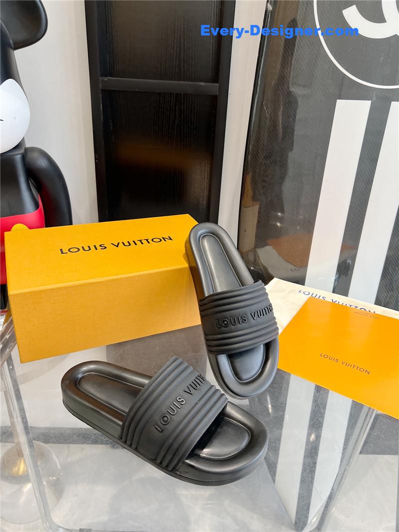 l0vis Vvtt0n lv couple slippers