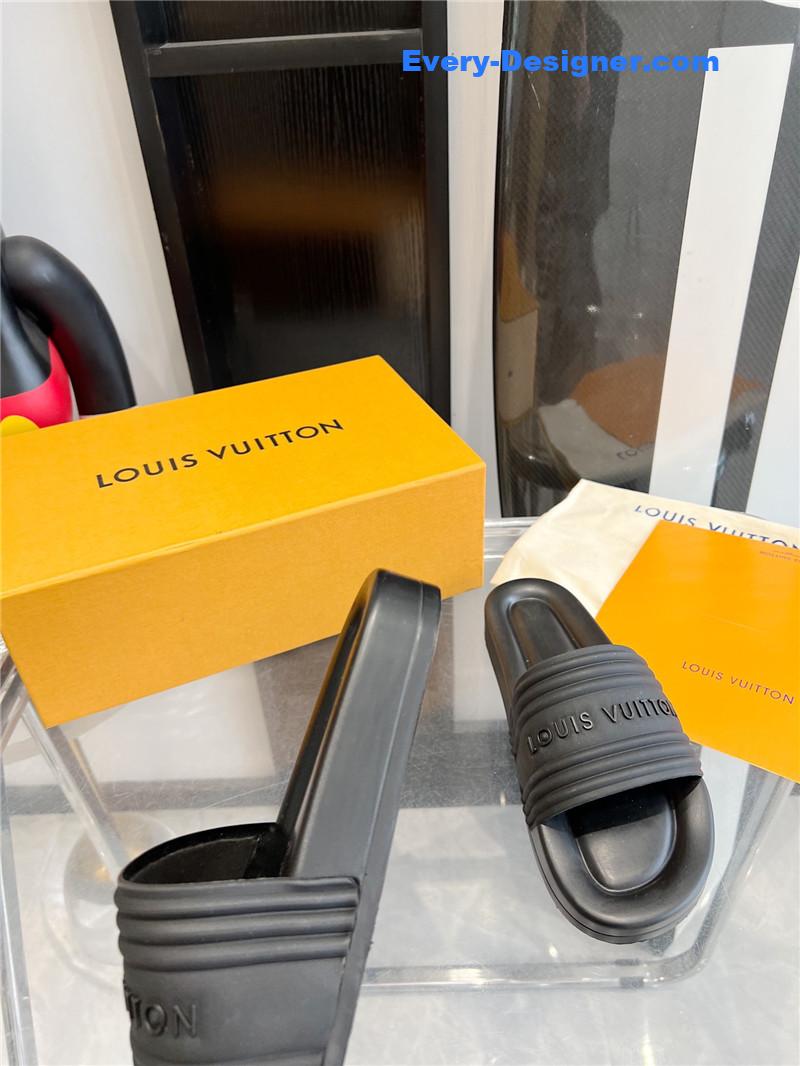 l0vis Vvtt0n lv couple slippers