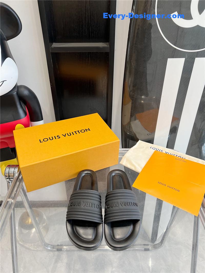 l0vis Vvtt0n lv couple slippers